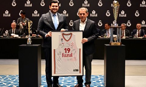 Galatasaray Kulübü'nde Tekerlekli Sandalye Basketbolu Başarıları Değerlendirildi