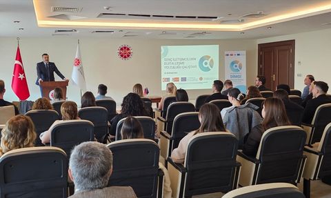 Genç İletişimciler İzmir'de Dijitalleşme Yolculuğunda Buluştu