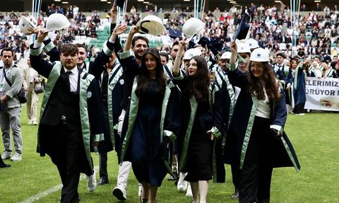 Giresun Üniversitesi'nde Mezuniyet Töreni Heyecanı