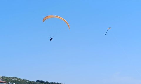 Gökyüzünde Okuma Deneyimi: Hatay'da Öğrenciler Yamaç Paraşütü ile Atladı