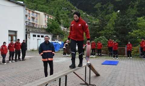 Gümüşhane'de Geleceğin İtfaiyecileri Tatbikatlarla Yetişiyor