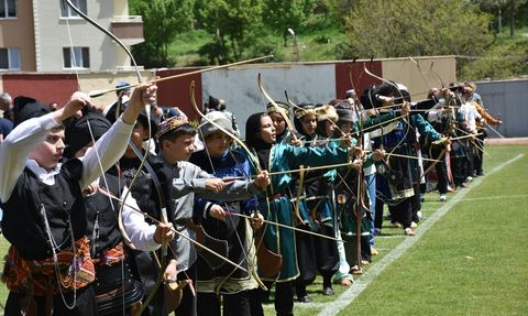 Gümüşhane'de Geleneksel Türk Okçuluğu Müsabakaları Başladı