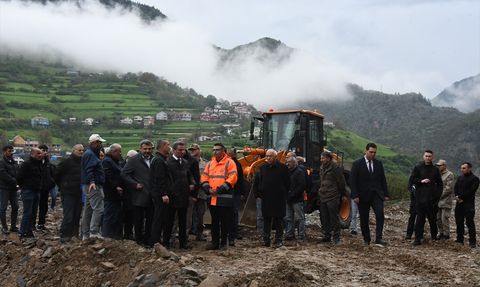 Gümüşhane-Giresun Kara Yolu Heyelan Sonrası Kontrollü Olarak Açıldı