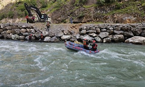 Hakkari'de Kaybolan Genç İçin Arama Çalışmaları 12. Gününde