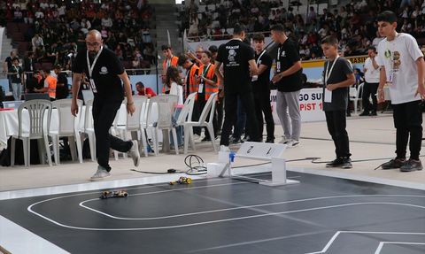 Hataybot Robot Yarışması'ndan Dereceye Giren Öğrenciler Ödüllendirildi