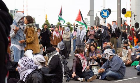 Hollanda'da F-35 Parçaları Taşıyan Geminin Protesto Gösterisi
