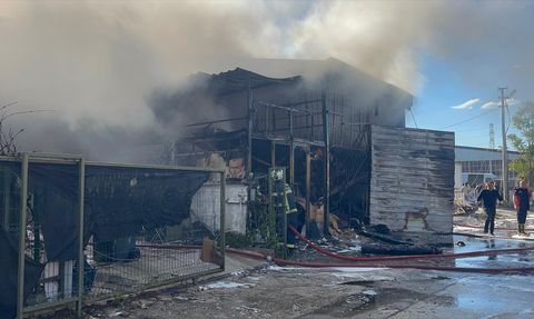 Isparta'daki Oyuncak Deposunda Yangın