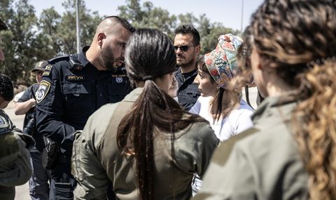 İsrail'de Aşırı Sağcı Grup, Gazze'ye Yardım Tırlarını Engellemeye Çalıştı