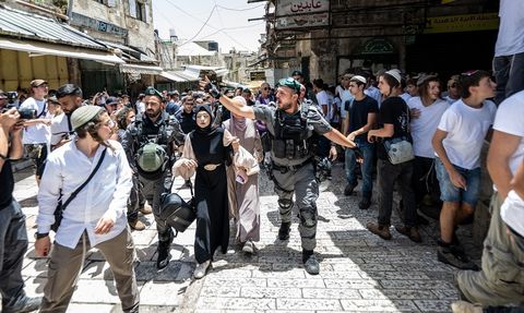 İsrail'de Aşırı Sağcıların Provokatif Bayrak Yürüyüşü