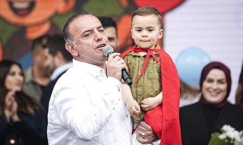 İstanbul'da Kanseri Yenen Minik Ali Asaf'a Renkli Balonlarla Kutlama