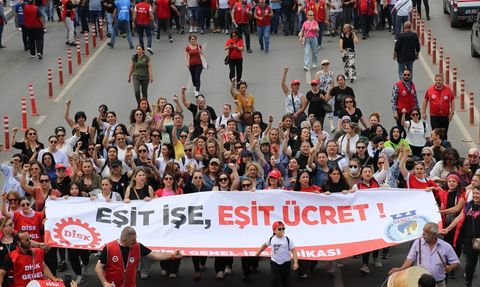 İzmir Büyükşehir Belediyesi İşçileri Greve Çıktı
