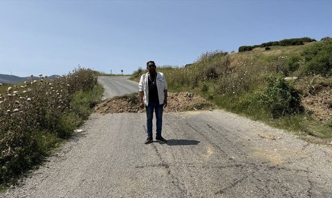 İzmir'de Arazisini Savunan Vatandaş Yol Kapatma Eylemi Gerçekleştirdi