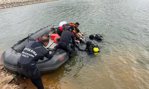 İzmir'de Gölette Ceset Bulundu