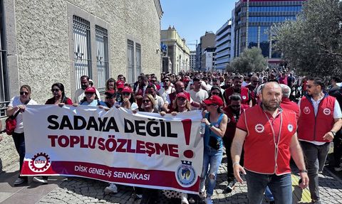 İzmir'de Grev: Sendikacılar Sorumluluğu Başkan ve Bürokratlara Yükledi