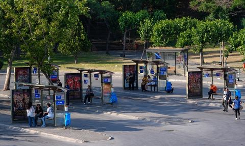 İzmir'de İşçi Grevi Nedeniyle Hizmetlerde Aksamalar Yaşandı
