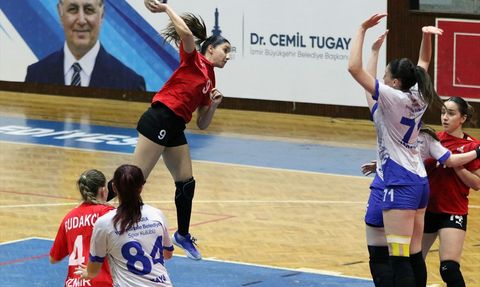 Kadınlar Süper Lig Play-Off: Yenimahalle Belediyespor İzmir'i Geçti