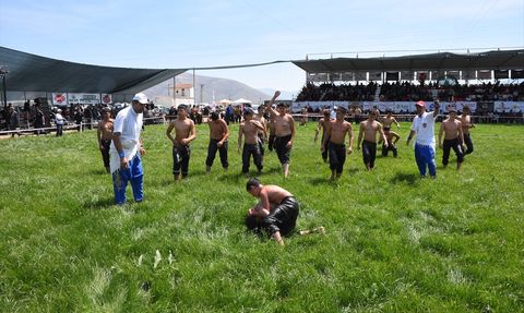 Karaadilli Yağlı Güreşleri'nde Feyzullah Aktürk Zafer Kazandı