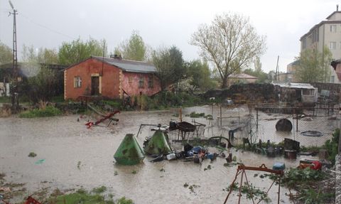 Kars'ta Sel ve Dolu Felaketi: Taşkınlar Yaşamı Olumsuz Etkiledi