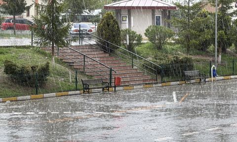 Kastamonu'da Aniden Bastıran Sağanak Hayatı Olumsuz Etkiledi
