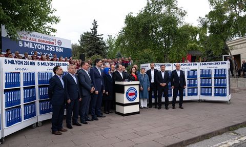 Kılık Kıyafet Özgürlüğü İçin Anayasa Değişikliği Talebi