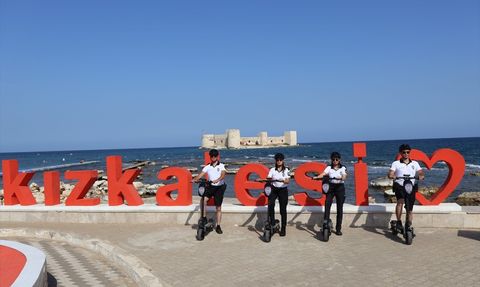 Kızkalesi'nde Yaz Sezonunda Polisler Elektrikli Skuterle Görev Yapacak