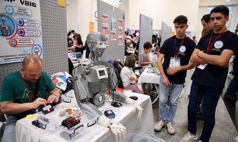 Kocaeli'de 6. Uluslararası Kelebek Robot Olimpiyatları Başladı