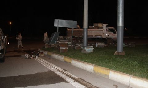 Konya'da Arı Kovanı Yüklü Kamyonet Devrildi