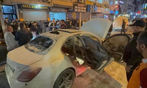 Küçükçekmece'de Galatasaray Şampiyonluk Kutlaması Sırasında Havai Fişek Patladı