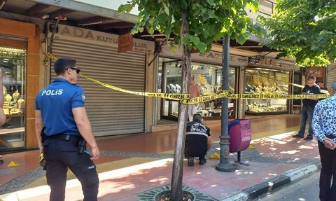 Manisa'da Kuyumcu Dükkanına Silahlı Saldırı