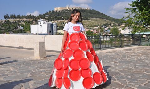 Mersin'de Atık Materyal Defilesi: Geri Dönüşüm ve Eğitim Bir Arada