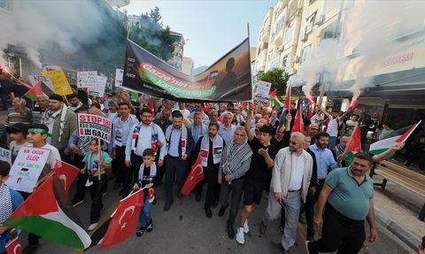 Mersin'de Filistin'e Destek Yürüyüşü Gerçekleştirildi