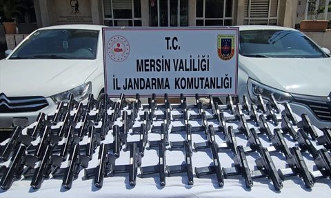 Mersin'de Silah Kaçakçılığı Operasyonu: 70 Ruhsatsız Tabanca Ele Geçirildi
