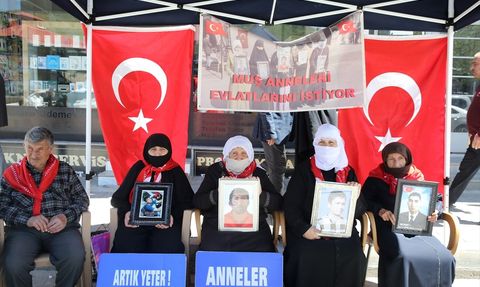 Muş'ta Ailelerden Çocuklarına Kavuşma Mücadelesi