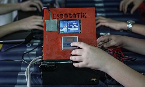 Öğrencilerin Geliştirdiği Akıllı Yatak Sistemi Yatak Yaralarını Önlüyor