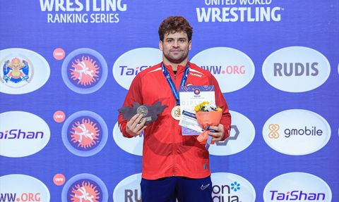 Osman Göçen Moğolistan'da Altın Madalya Kazandı