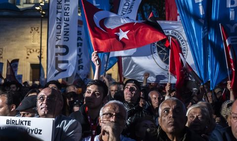 Özgür Özel Beyazıt Meydanı'nda Mücadele Dedi