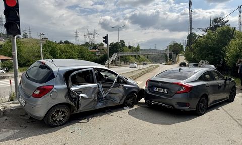 Sakarya'da Feci Kaza: 4 Yaralı