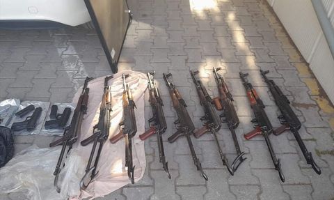 Sakarya'da Operasyonda Ele Geçirilen Silahlar