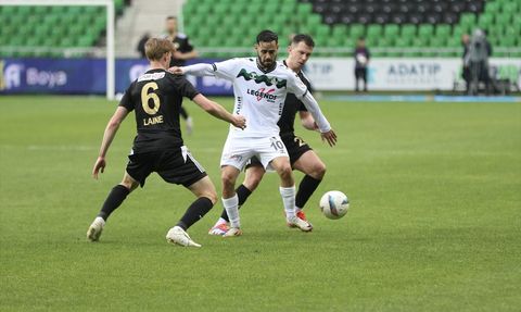 Sakaryaspor Son Haftada Esenler Erokspor'u Geçti