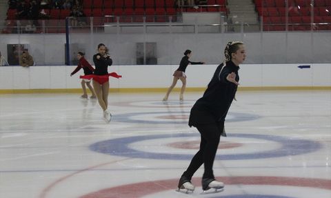 Samsun'da Artistik Buz Pateni Amatörler Yarışması Başladı