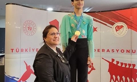 Samsun'da Artistik Buz Pateni Amatörler Yarışması Gerçekleştirildi