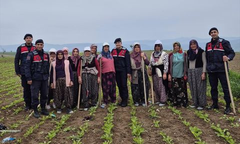 Samsun'da Jandarma, Kadınların 1 Mayıs'ını Kutladı