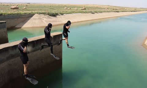 Şanlıurfa'da Akıntıya Kapılan Çocuğun Arama Çalışmaları Devam Ediyor