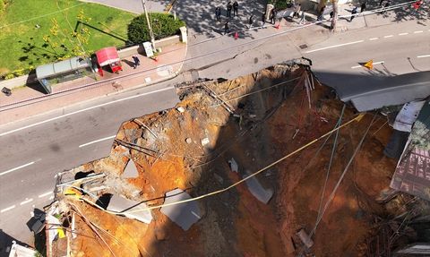 Sarıyer'de Çöken Yolun Ardından İnşaat Mühürleniyor