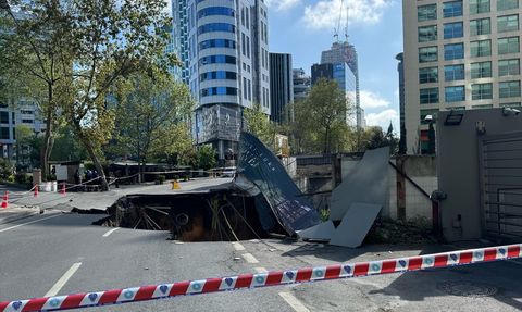 Sarıyer'de Eski Büyükdere Caddesi'nde Çökme Yaşandı