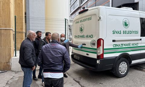 Sivas'ta KKKA Şüphesiyle Tedavi Gören Kadın Hayatını Kaybetti