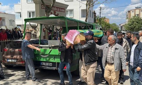 Sultanbeyli'de Trafik Kazasında Hayatını Kaybeden Kız Çocuğu Uğurlandı