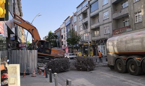 Sultangazi'de Bina Yıkımı Sırasında Hasar İddiası