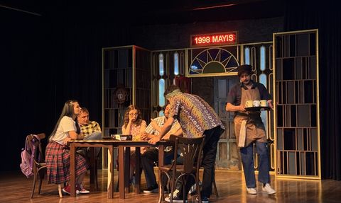 Trabzon'da 'Öğle Kahvesi' Tiyatro Oyunu İzleyiciyle Buluştu