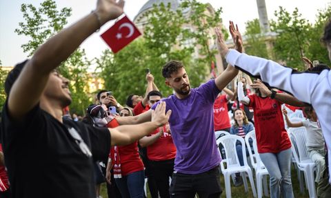 Traktör Taraftarları İstanbul'da Şampiyonluğu Coşkuyla Kutladı